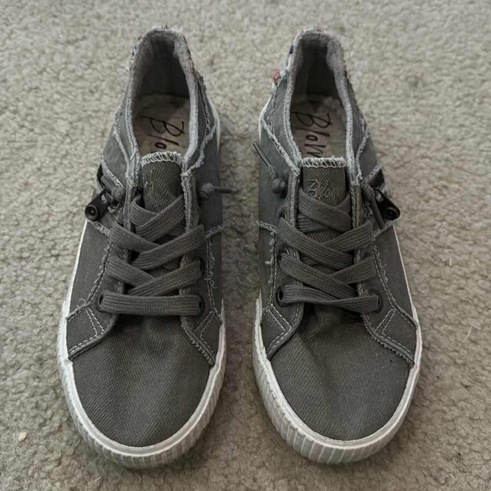Size 6 blowfish slip on shoes